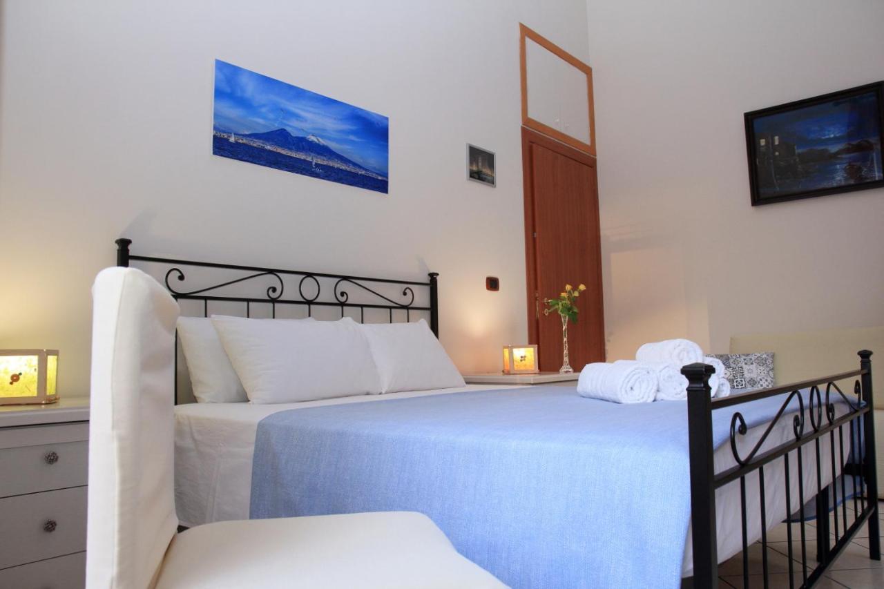 B&B Mitilini Central Station เนเปิลส์ ภายนอก รูปภาพ