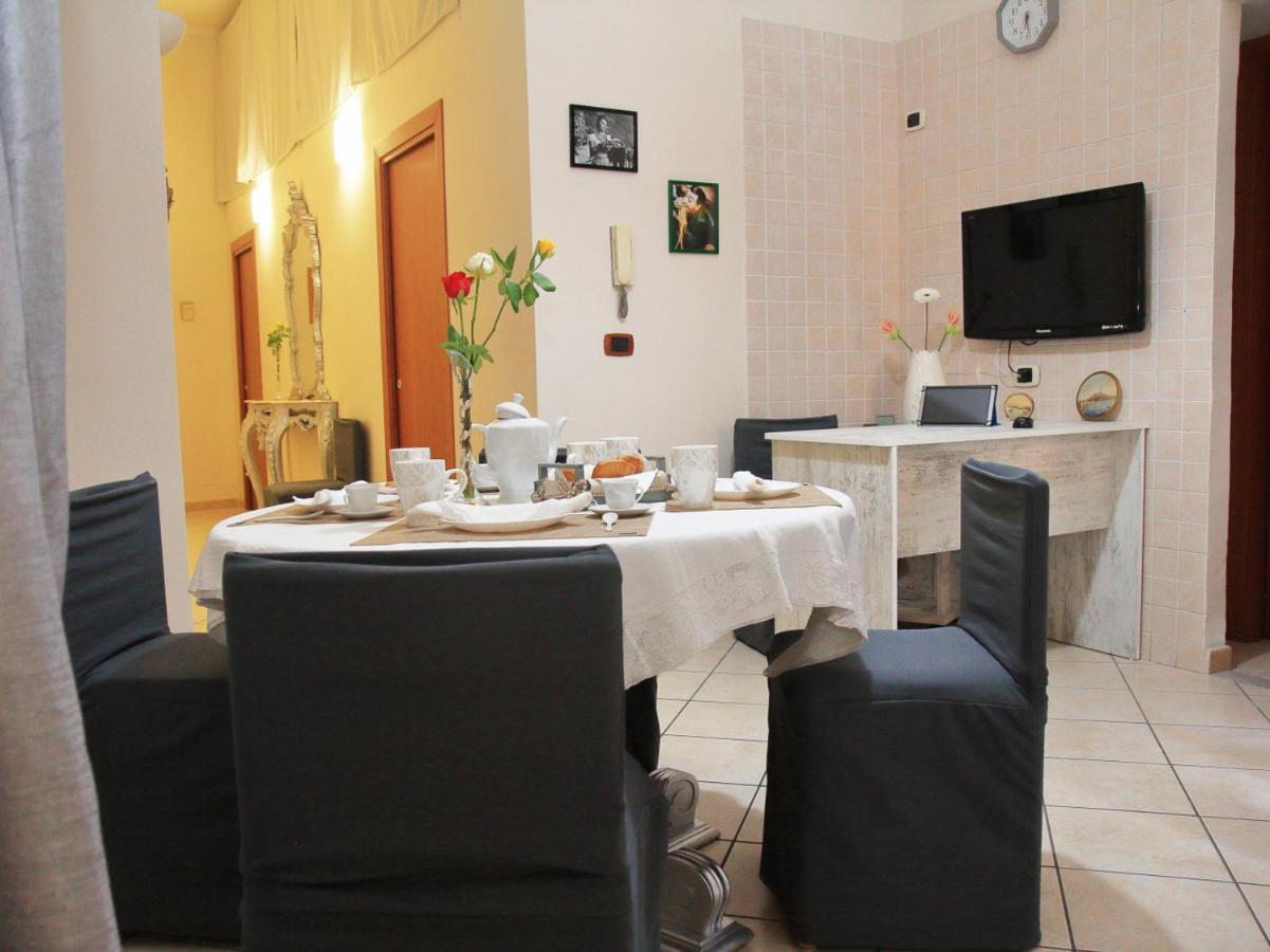 B&B Mitilini Central Station เนเปิลส์ ภายนอก รูปภาพ