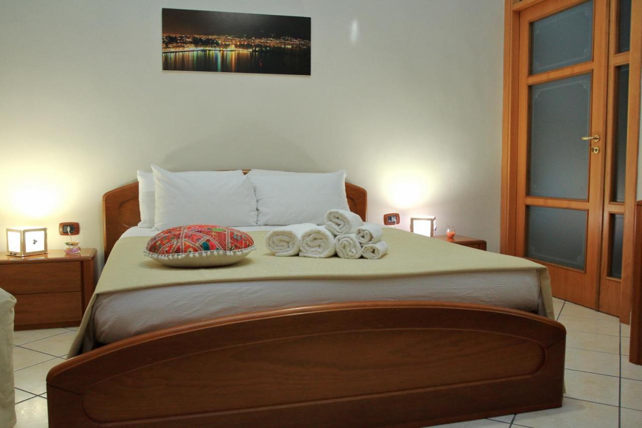 B&B Mitilini Central Station เนเปิลส์ ภายนอก รูปภาพ