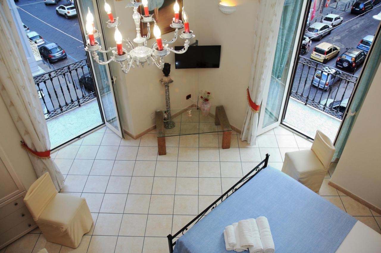 B&B Mitilini Central Station เนเปิลส์ ภายนอก รูปภาพ